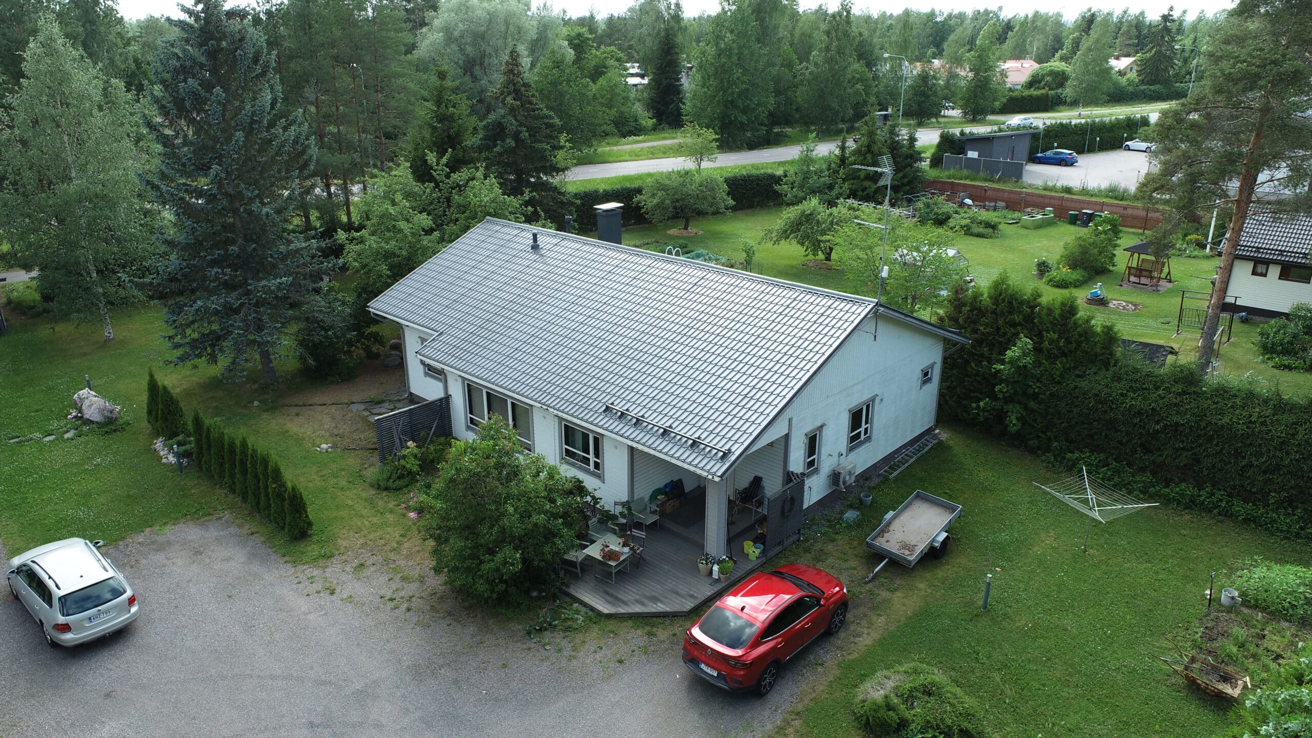 2K-peltikaton maalaus Uudellamaalla